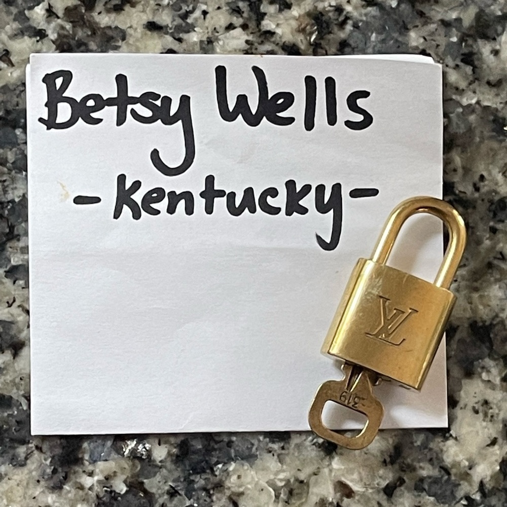 Authentic Louis Vuitton LV Lock & Key 319 🔒 🔐 🔑